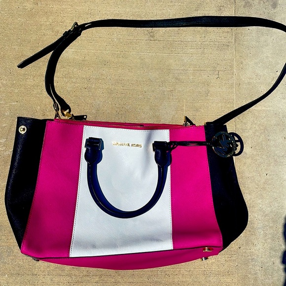 Black, white & pink Michael Kors purse - Picture 1 of 2
